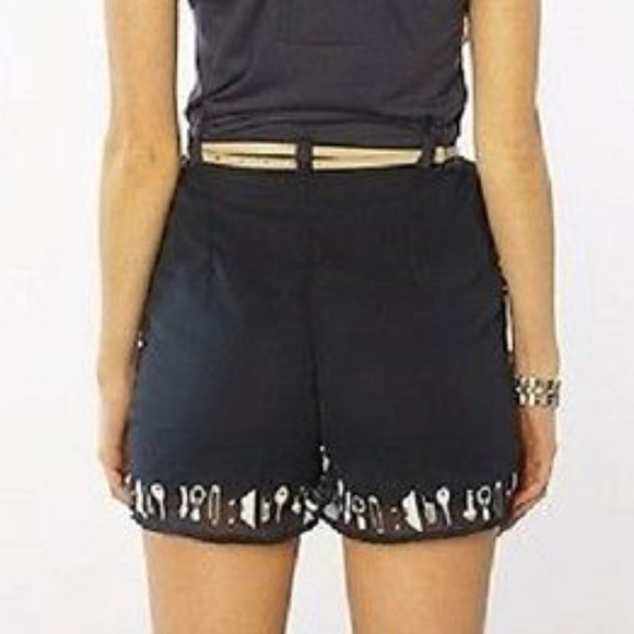 PLAYSUIT TOP & SHORTS Razor Key Safety Pin GRAPHiC - Picture 6 of 8